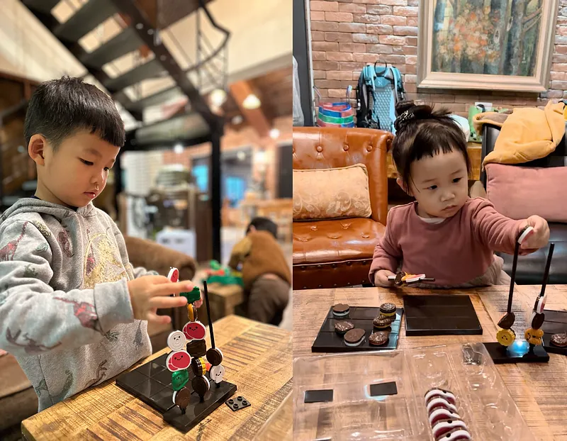5歲哥哥跟2歲妹妹各自安好的開一家串燒店！