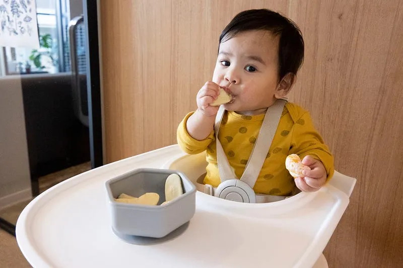 點心時間可以完全丟著他去做事,不用擔心突然拔走打翻